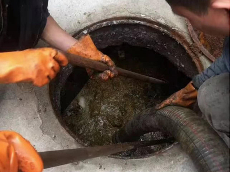 金水清理化粪池时如何避免沼气的危害?